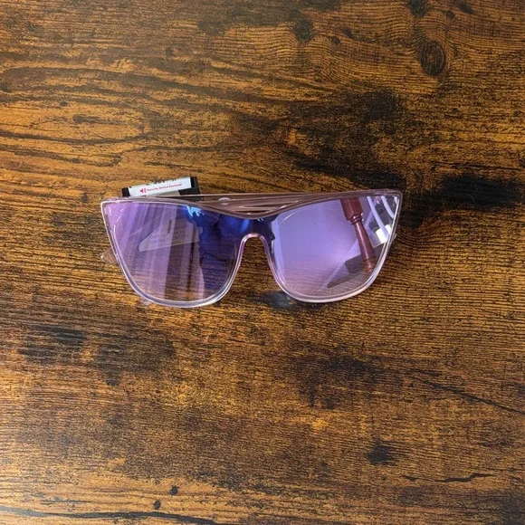 Foster Grant Purple Gradient Sunglasses - NWT - Picture 2 of 2